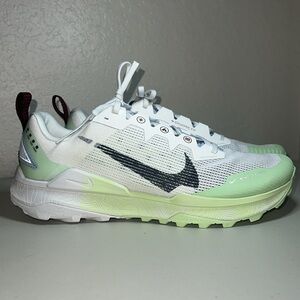 Nike White and Green Men's Shoes